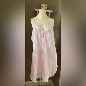 Vassarette Spaghetti Straps Deep V-neck Loose Sleep Dress light pink